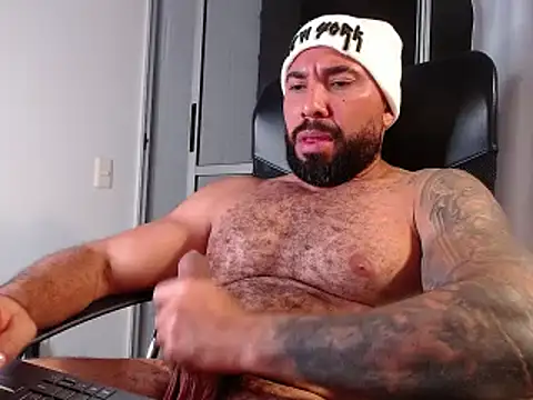 Snapshot of roman_muscle chatting on February 6, 7:35 am roman muscle online show from February 6, 7:35 am