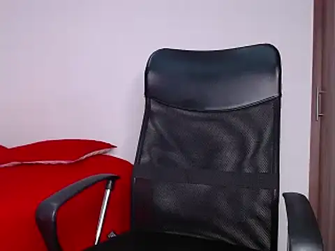 Snapshot of roman_muscle chatting on February 7, 6:56 am roman muscle online show from February 7, 6:56 am