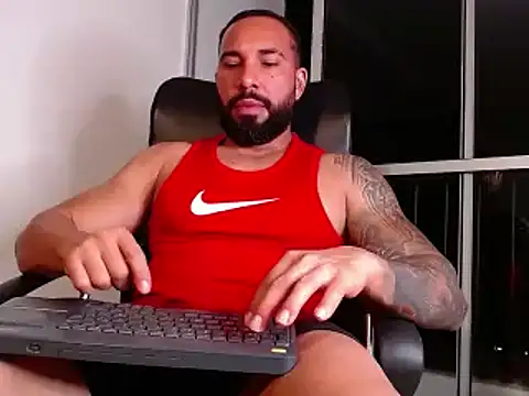 Snapshot of roman_muscle chatting on February 21, 3:56 am roman muscle online show from February 21, 3:56 am