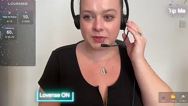 Snapshot of NaughtyWifeUK chatting on December 2, 12:18 pm NaughtyWifeUK online show from December 2, 12:18 pm