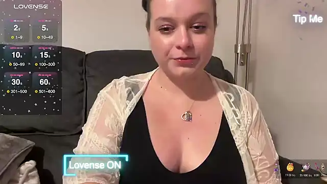 Snapshot of NaughtyWifeUK chatting on December 2, 9:17 pm NaughtyWifeUK online show from December 2, 9:17 pm