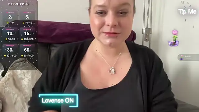 Snapshot of NaughtyWifeUK chatting on December 6, 11:22 am NaughtyWifeUK online show from December 6, 11:22 am