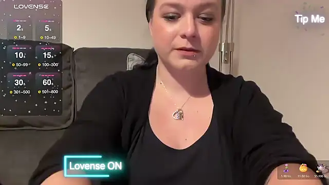 Snapshot of NaughtyWifeUK chatting on December 6, 10:19 pm NaughtyWifeUK online show from December 6, 10:19 pm