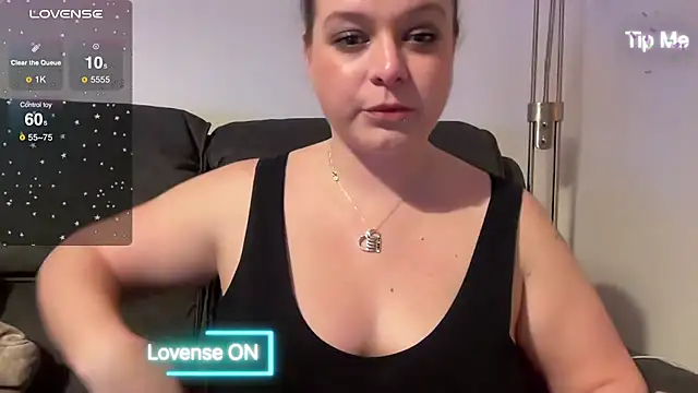 Snapshot of NaughtyWifeUK chatting on December 7, 1:47 am NaughtyWifeUK online show from December 7, 1:47 am