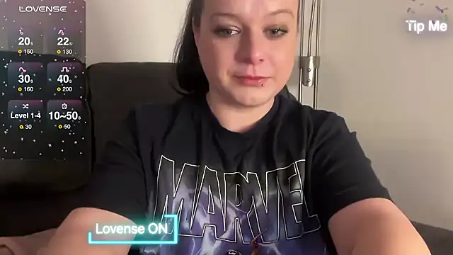 Snapshot of NaughtyWifeUK chatting on December 13, 1:15 am NaughtyWifeUK online show from December 13, 1:15 am