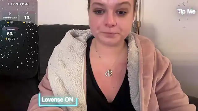 Snapshot of NaughtyWifeUK chatting on December 14, 9:35 pm NaughtyWifeUK online show from December 14, 9:35 pm