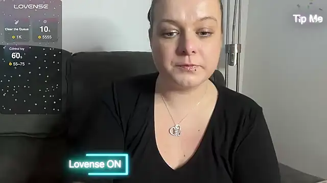 Snapshot of NaughtyWifeUK chatting on December 21, 8:43 pm NaughtyWifeUK online show from December 21, 8:43 pm