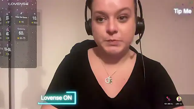 Snapshot of NaughtyWifeUK chatting on December 29, 4:19 pm NaughtyWifeUK online show from December 29, 4:19 pm