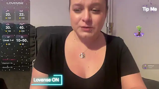 Snapshot of NaughtyWifeUK chatting on December 31, 1:36 am NaughtyWifeUK online show from December 31, 1:36 am