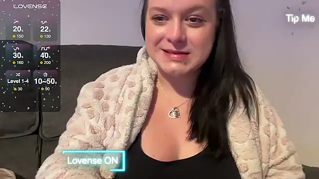 Snapshot of NaughtyWifeUK chatting on January 1, 1:15 am NaughtyWifeUK online show from January 1, 1:15 am