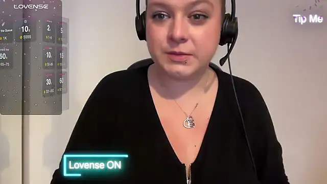 Snapshot of NaughtyWifeUK chatting on January 5, 3:13 pm NaughtyWifeUK online show from January 5, 3:13 pm