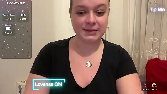 Snapshot of NaughtyWifeUK chatting on January 5, 11:12 pm NaughtyWifeUK online show from January 5, 11:12 pm