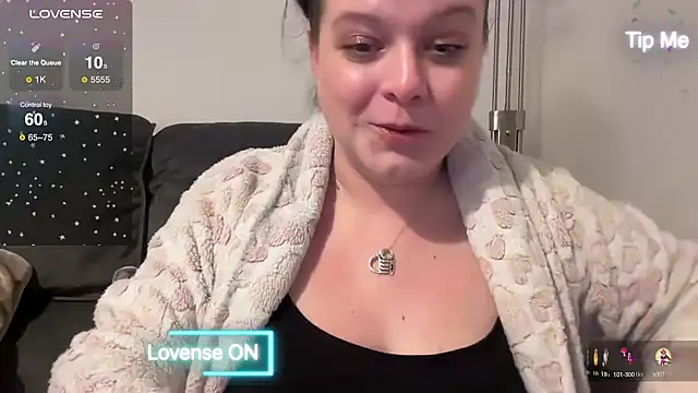 Snapshot of NaughtyWifeUK chatting on February 24, 11:52 pm NaughtyWifeUK online show from February 24, 11:52 pm