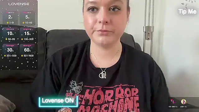 Snapshot of NaughtyWifeUK chatting on February 27, 2:43 pm NaughtyWifeUK online show from February 27, 2:43 pm