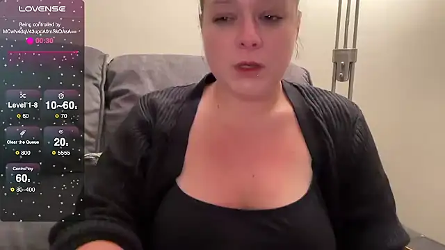 Snapshot of NaughtyWifeUK chatting on September 24, 12:25 am NaughtyWifeUK online show from September 24, 12:25 am