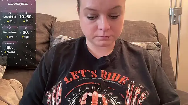 Snapshot of NaughtyWifeUK chatting on October 9, 8:56 am NaughtyWifeUK online show from October 9, 8:56 am