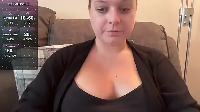 Snapshot of NaughtyWifeUK chatting on October 10, 10:03 am NaughtyWifeUK online show from October 10, 10:03 am