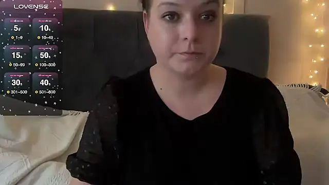 Snapshot of NaughtyWifeUK chatting on October 13, 4:18 pm NaughtyWifeUK online show from October 13, 4:18 pm