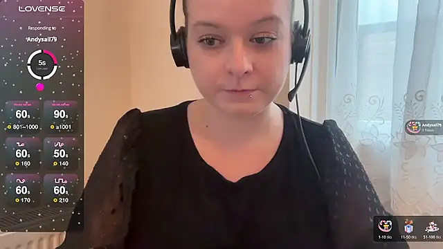 Snapshot of NaughtyWifeUK chatting on November 11, 11:54 am NaughtyWifeUK online show from November 11, 11:54 am