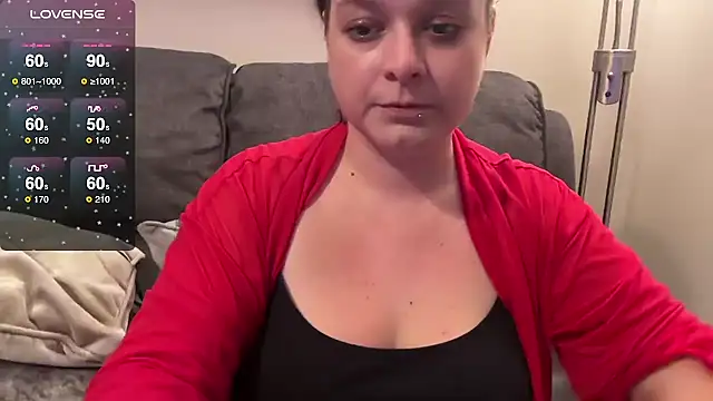 Snapshot of NaughtyWifeUK chatting on November 14, 1:15 am NaughtyWifeUK online show from November 14, 1:15 am