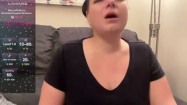 Snapshot of NaughtyWifeUK chatting on November 16, 1:44 am NaughtyWifeUK online show from November 16, 1:44 am