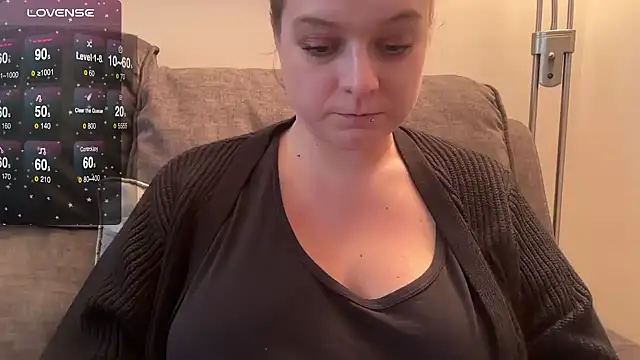 Snapshot of NaughtyWifeUK chatting on December 5, 2:47 pm NaughtyWifeUK online show from December 5, 2:47 pm