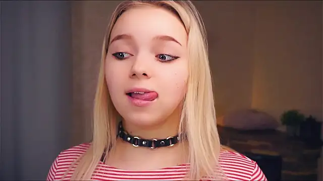 ZaraCreedon online show from March 22, 11:31 pm