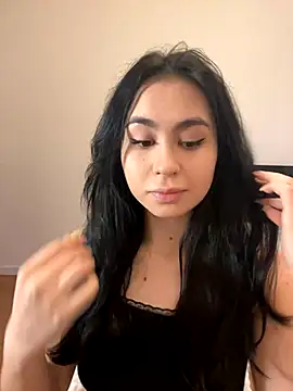 Snapshot of Mile_Madeline chatting on December 7, 10:12 am Mile Madeline online show from December 7, 10:12 am