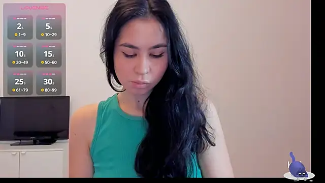 Snapshot of Mile_Madeline chatting on December 17, 10:12 am Mile Madeline online show from December 17, 10:12 am