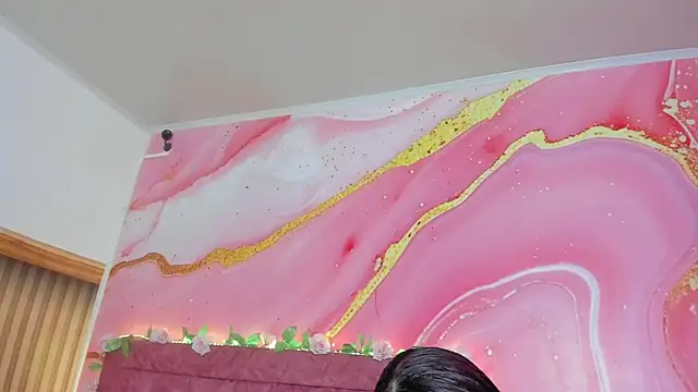 Daisy  rose online show from April 9, 3:06 am