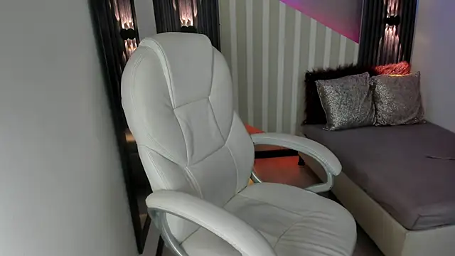 emily layton online show from September 20, 3:35 pm