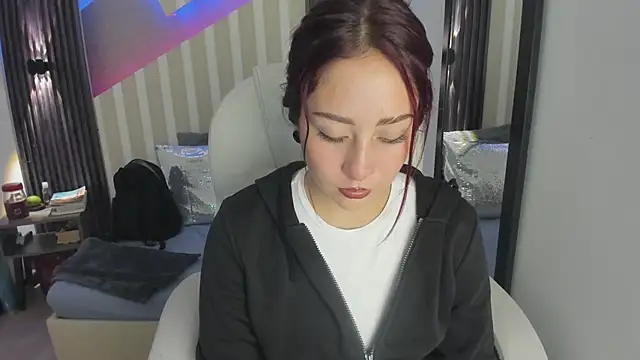 emily layton online show from February 4, 12:27 am