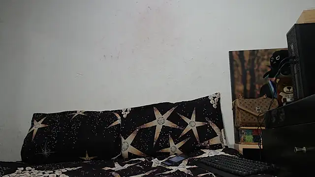 Snapshot of emmily_lee chatting on January 9, 2:22 am emmily lee online show from January 9, 2:22 am