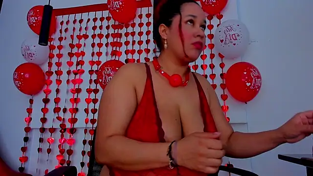 Snapshot of alondrabigtits chatting on February 13, 12:54 pm alondrabigtits online show from February 13, 12:54 pm