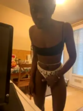 Snapshot of pupine35 chatting on November 19, 11:32 am pupine35 online show from November 19, 11:32 am