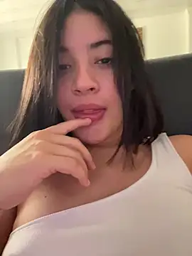 Snapshot of RileySkye chatting on May 8, 6:13 pm RileySkye online show from May 8, 6:13 pm