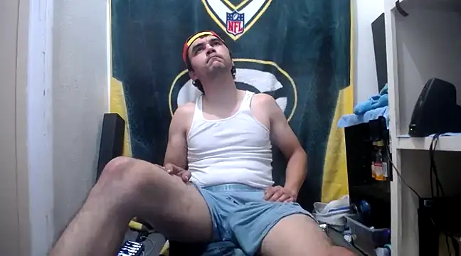 Snapshot of Apeezy14 chatting on December 7, 12:08 am Apeezy14 online show from December 7, 12:08 am