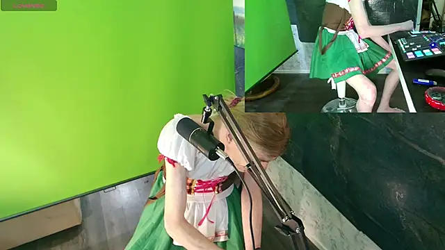 Snapshot of Doggyray44 chatting on December 19, 10:21 pm Doggyray44 online show from December 19, 10:21 pm