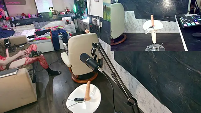 Snapshot of Doggyray44 chatting on December 20, 1:25 am Doggyray44 online show from December 20, 1:25 am