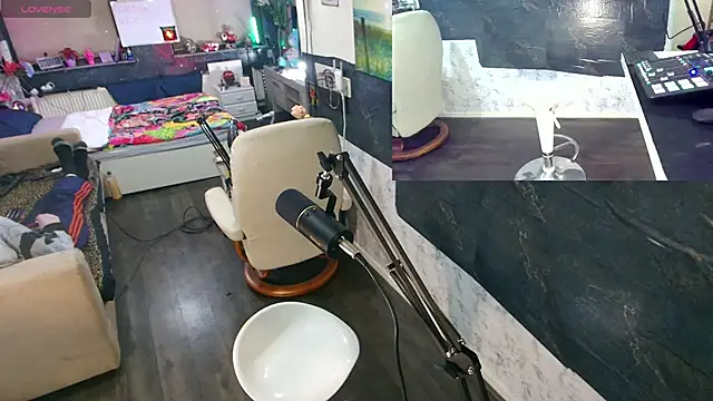 Snapshot of Doggyray44 chatting on December 20, 4:31 am Doggyray44 online show from December 20, 4:31 am