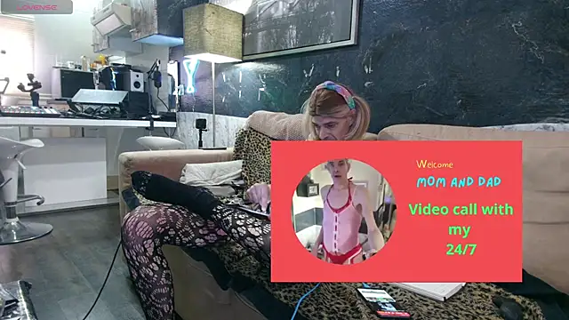 Snapshot of Doggyray44 chatting on January 22, 8:18 am Doggyray44 online show from January 22, 8:18 am