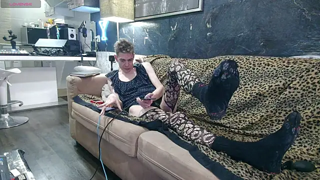 Snapshot of Doggyray44 chatting on January 23, 1:51 am Doggyray44 online show from January 23, 1:51 am