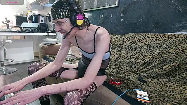 Snapshot of Doggyray44 chatting on January 23, 8:57 am Doggyray44 online show from January 23, 8:57 am