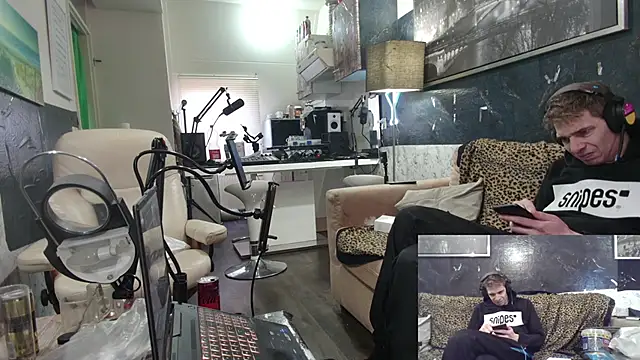 Snapshot of Doggyray44 chatting on February 6, 2:37 pm Doggyray44 online show from February 6, 2:37 pm