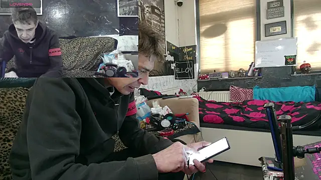 Snapshot of Doggyray44 chatting on February 21, 6:48 pm Doggyray44 online show from February 21, 6:48 pm