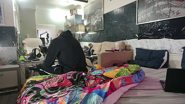 Snapshot of Doggyray44 chatting on March 23, 6:16 am Doggyray44 online show from March 23, 6:16 am