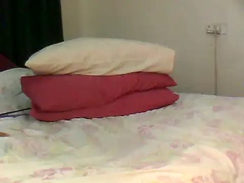 Snapshot of dirasweetlipsxx chatting on February 15, 5:41 am dirasweetlipsxx online show from February 15, 5:41 am