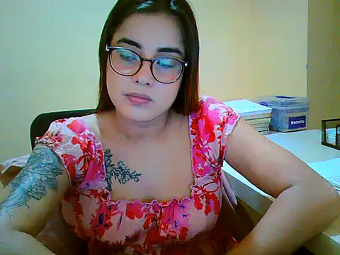 maliamiller online show from December 5, 3:59 am