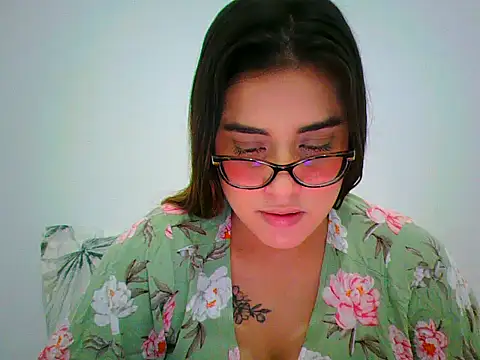 maliamiller online show from April 18, 9:13 am