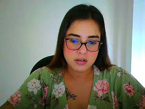 Snapshot of maliamiller chatting on April 22, 11:12 am maliamiller online show from April 22, 11:12 am